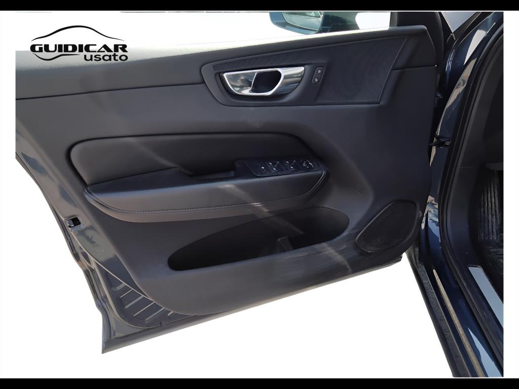 VOLVO XC60 II 2022 - XC60 2.0 b4 Momentum awd auto