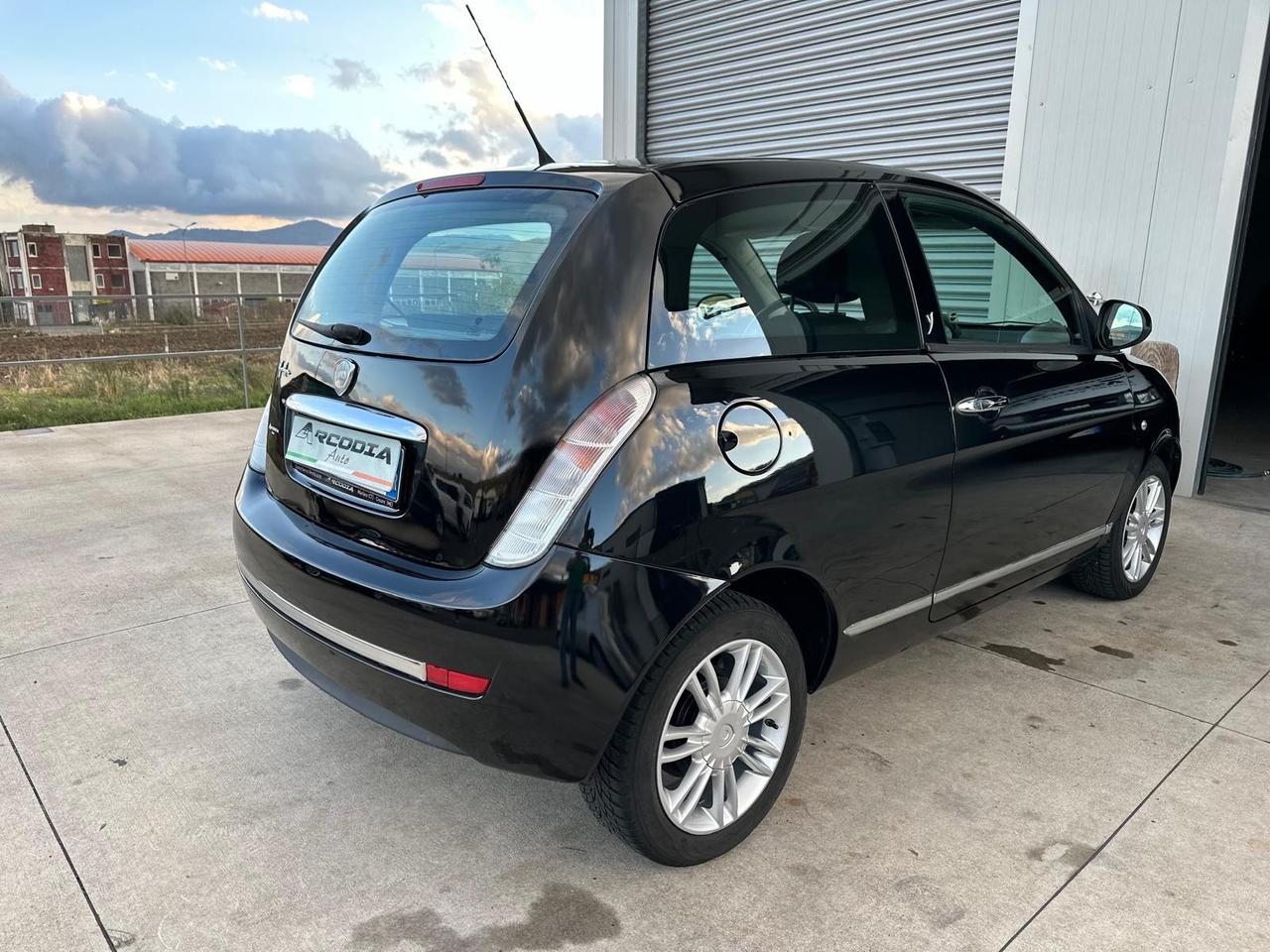 Lancia Ypsilon 1.3 MJT 75 CV Platino