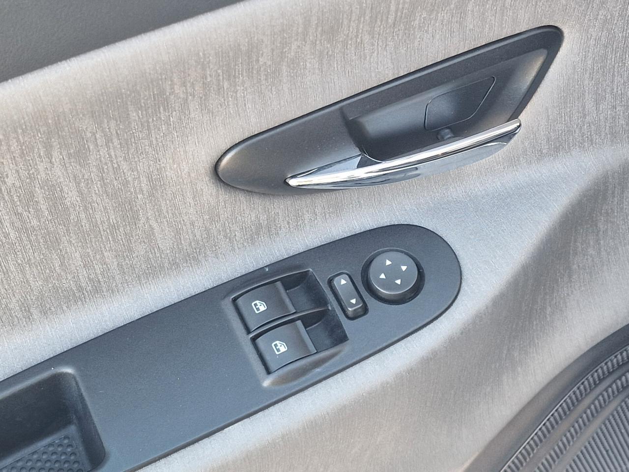 Lancia Ypsilon 1.2 benzina 70cv Tetto panoramico