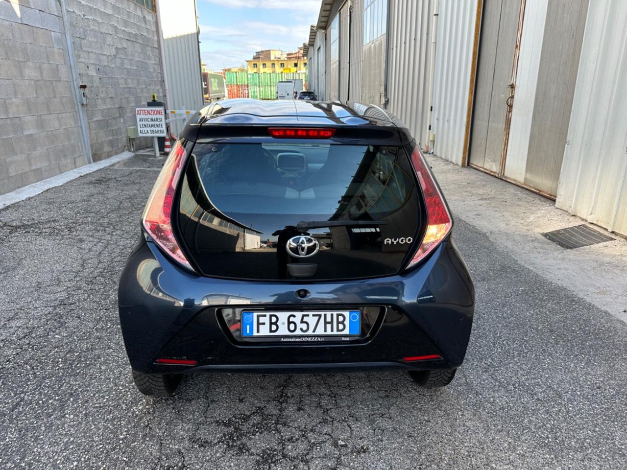 Toyota Aygo 1.0 VVT-i 69 CV 5 porte x-play autom