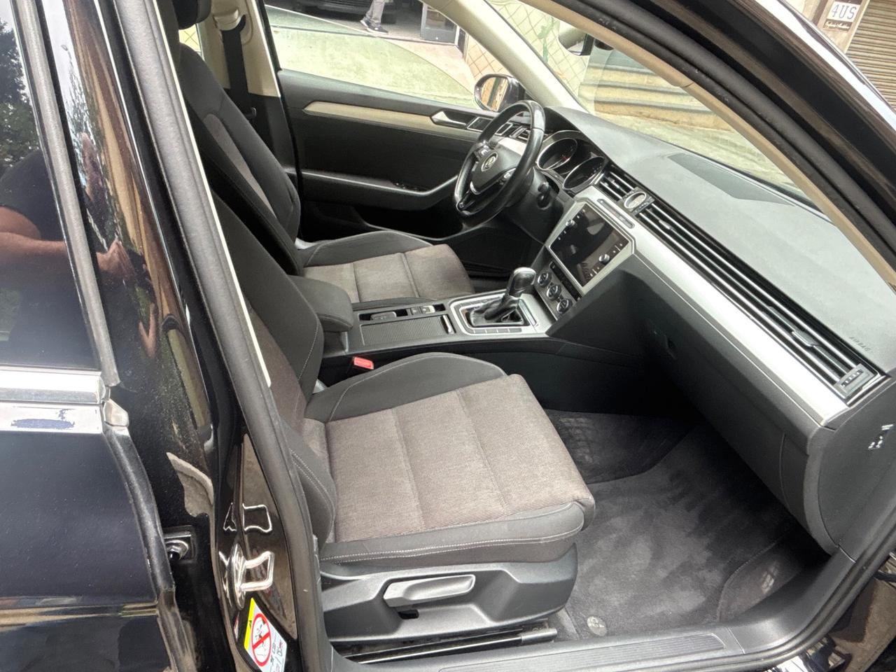 Volkswagen Passat 1.6 TDI SCR DSG Business BMT