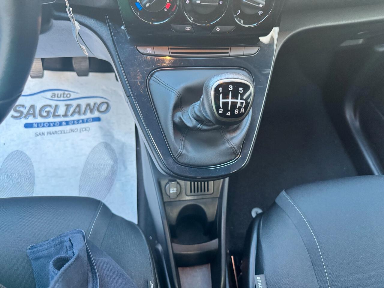 Lancia Ypsilon 1.0 FireFly 5 porte S&S Hybrid Gold