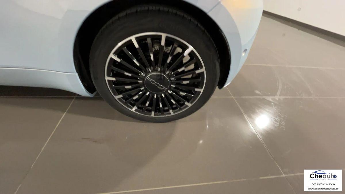 FIAT - 500 E - 500 La Prima Berlina
