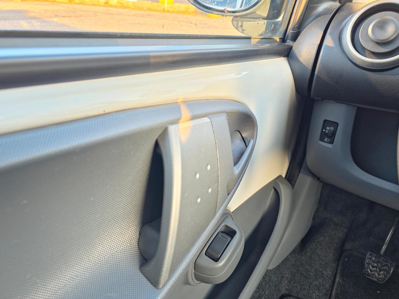 Peugeot 107 1.0 68CV 5p. Sweet Years 2009-E4 Manuale NEO