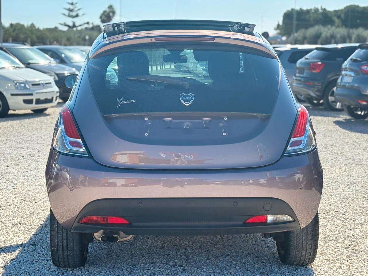 Lancia Ypsilon 1.2 69 CV 5 porte Platinum TETTO APRIBILE
