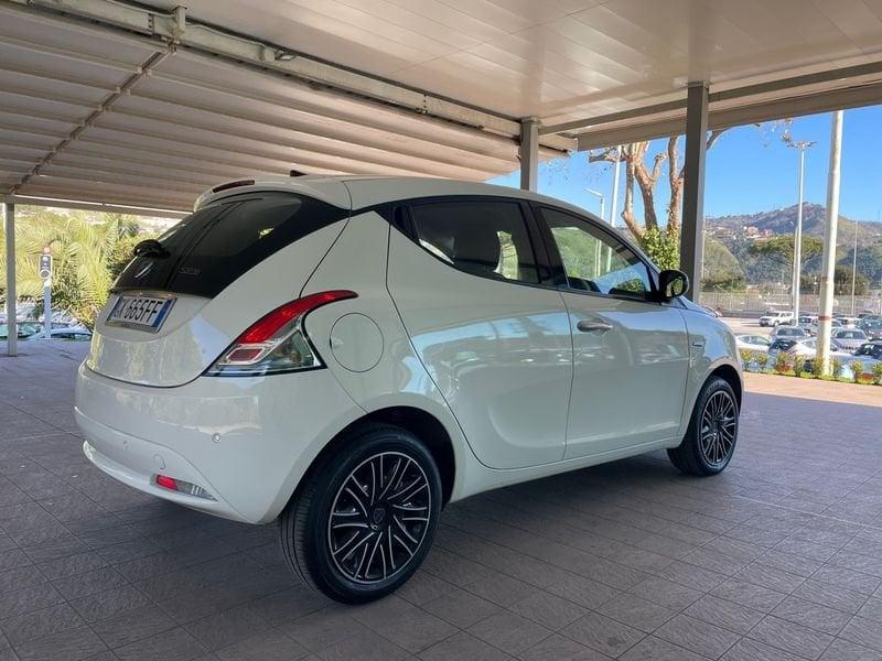 Lancia Ypsilon 1.0 FireFly 70cv S&S Hybrid GOLD