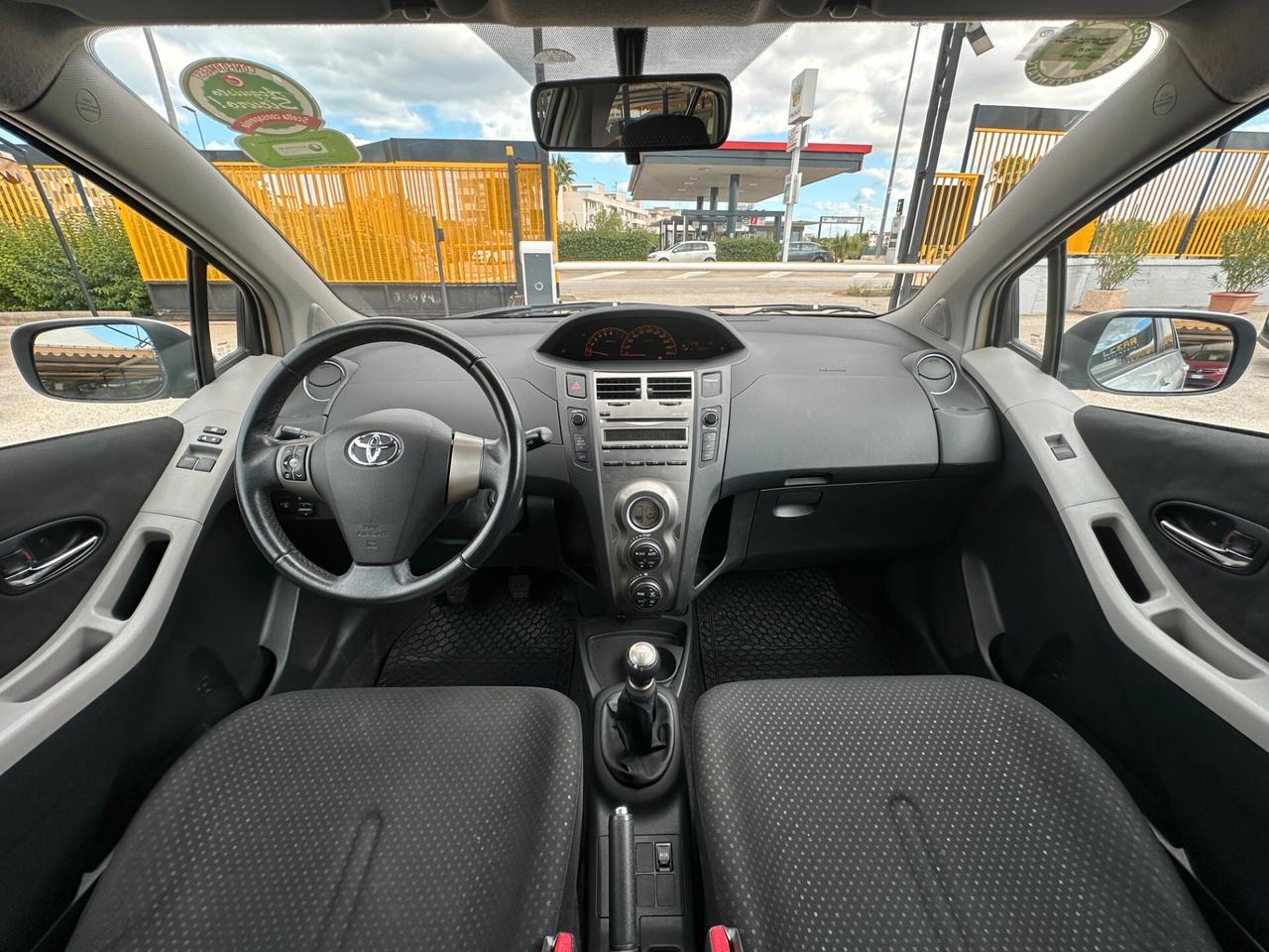 TOYOTA Yaris 1.0 5 porte Sol