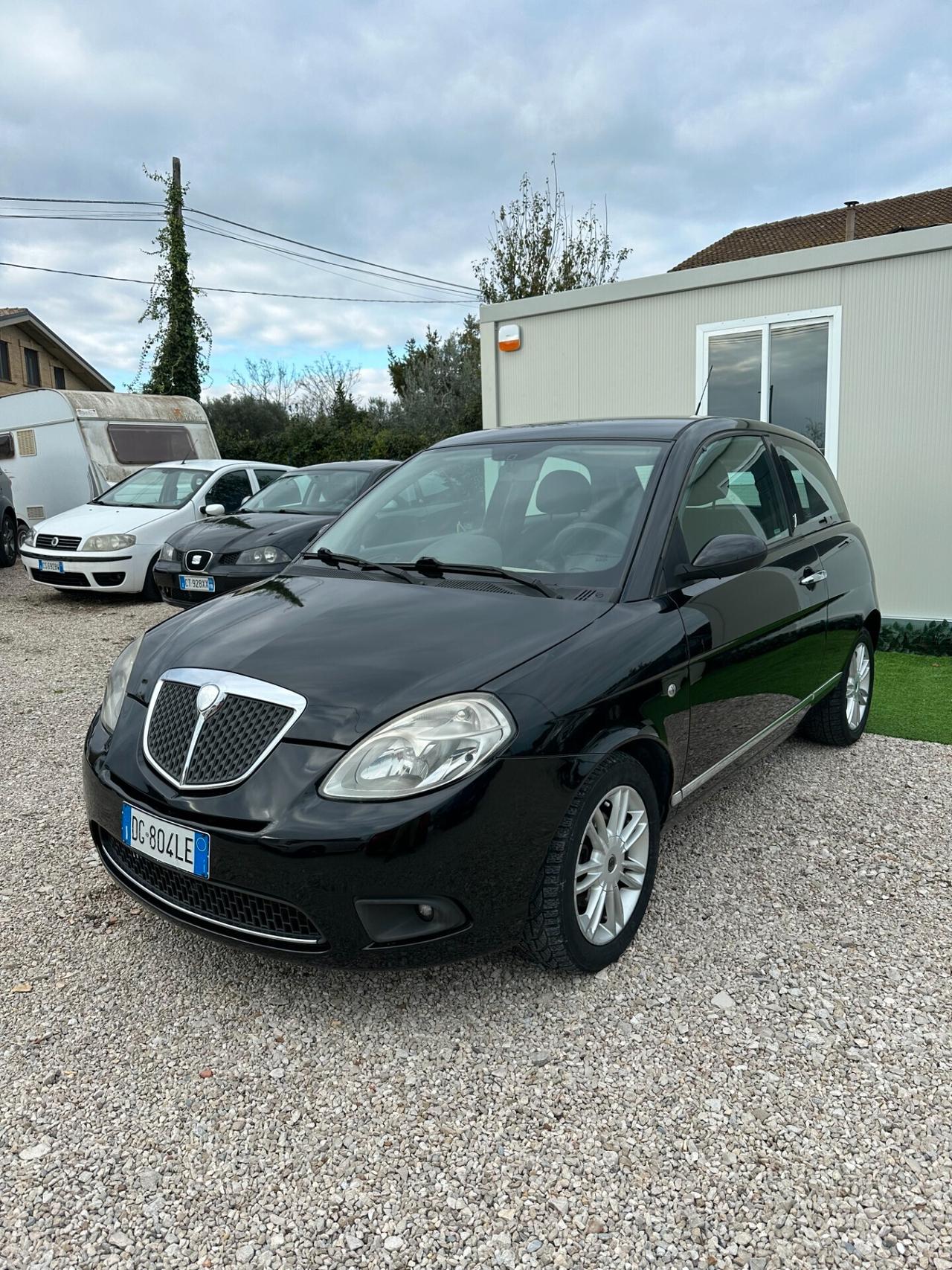 Lancia Ypsilon 1.4 16V Sport MomoDesign
