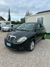 Lancia Ypsilon 1.4 16V Sport MomoDesign