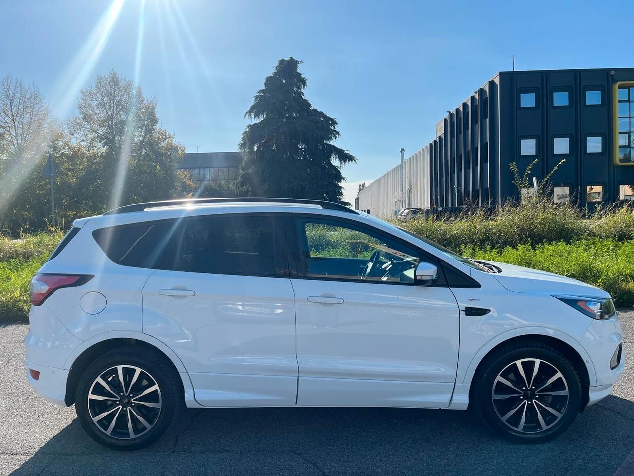 Ford Kuga 1.5 TDCI 120 CV 2WD ST-Line