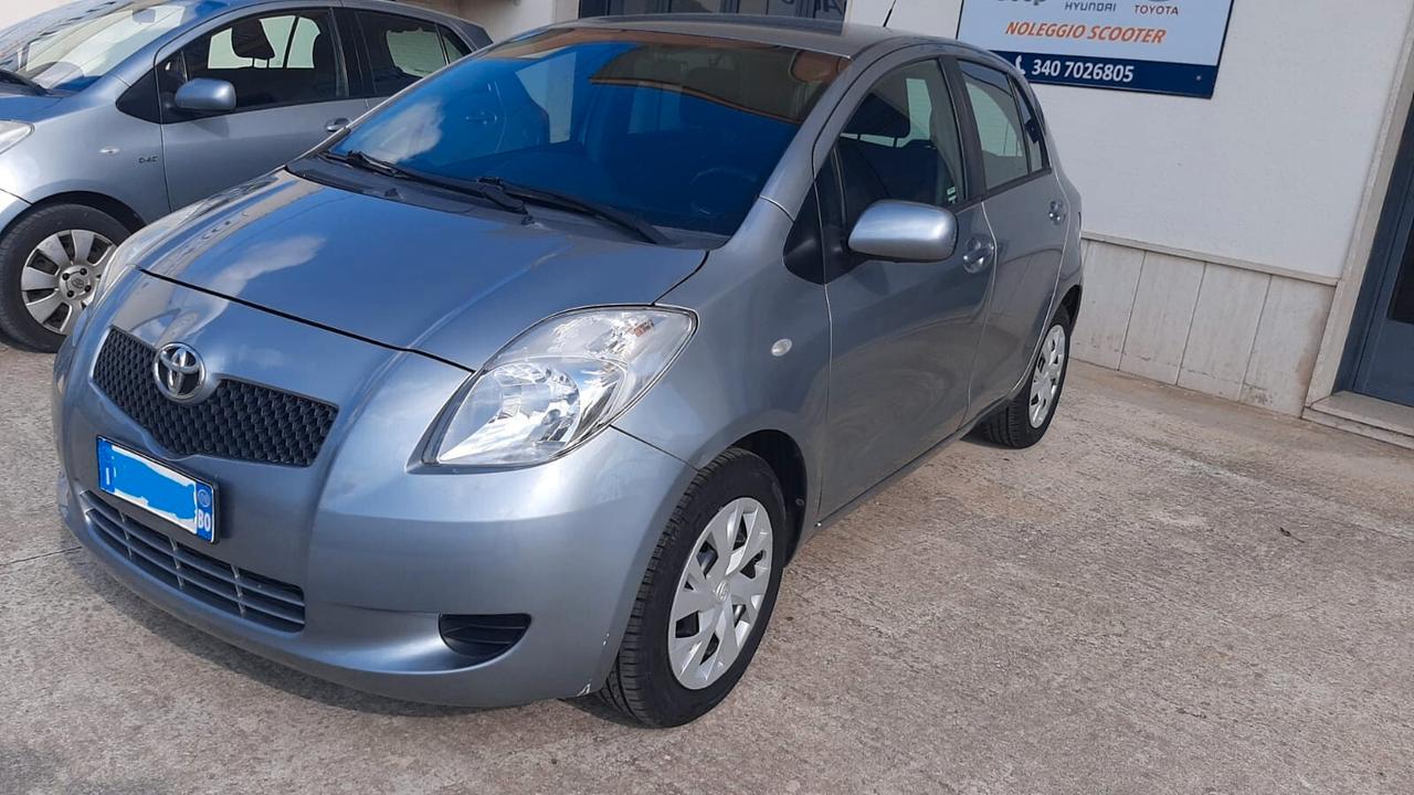 Toyota Yaris 1.0 5 porte