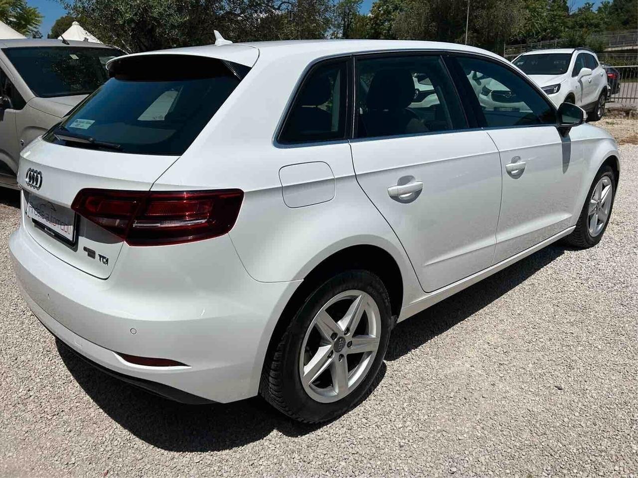 Audi A3 SPB 1.6TDI FULL*100000KM*NAVI GARANZIA