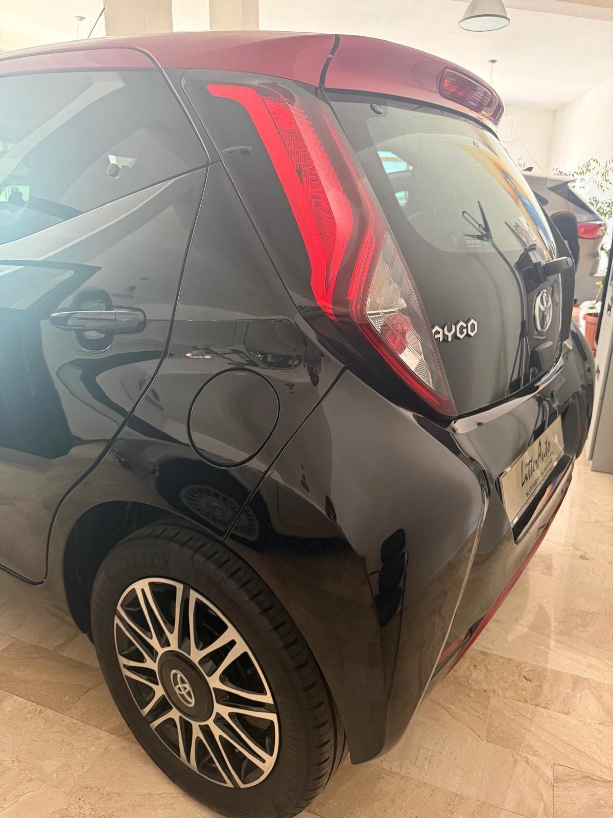 Toyota Aygo Connect 1.0 VVT-i 69 CV 5 porte x-play TSS