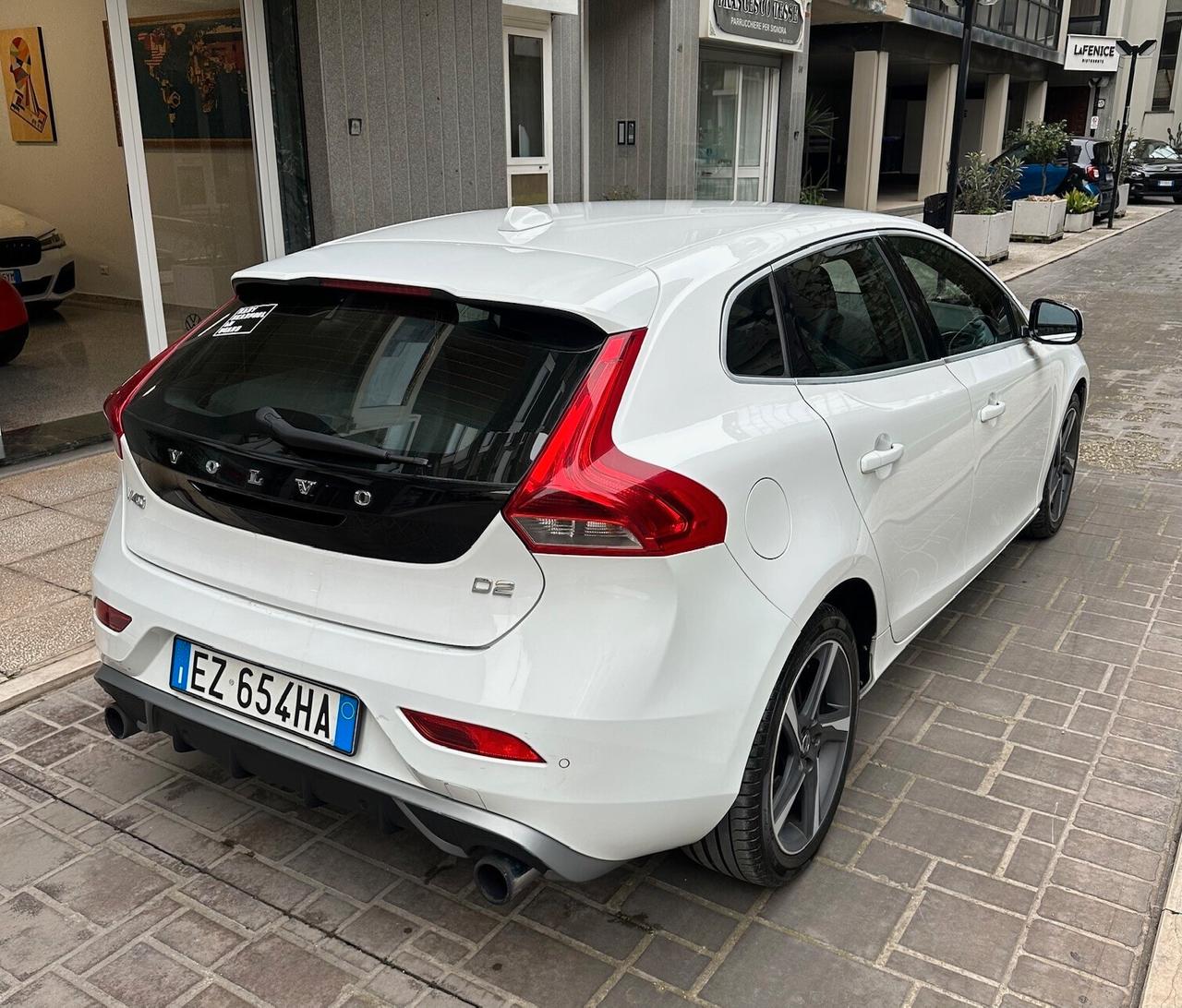 Volvo V40 D2 1.6 R-design Kinetic