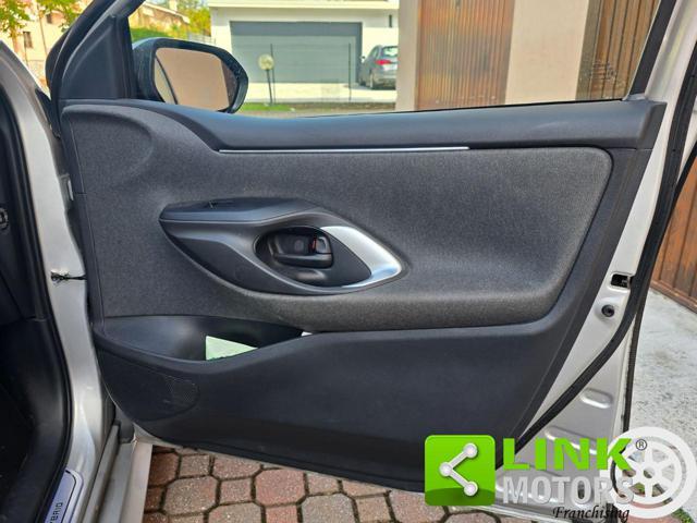 TOYOTA Yaris 1.5 Hybrid CVT Trend