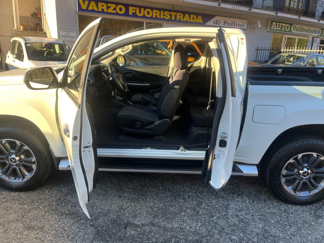 Mitsubishi L200 2.3 D Club Cab 4x4 Super Select Intense