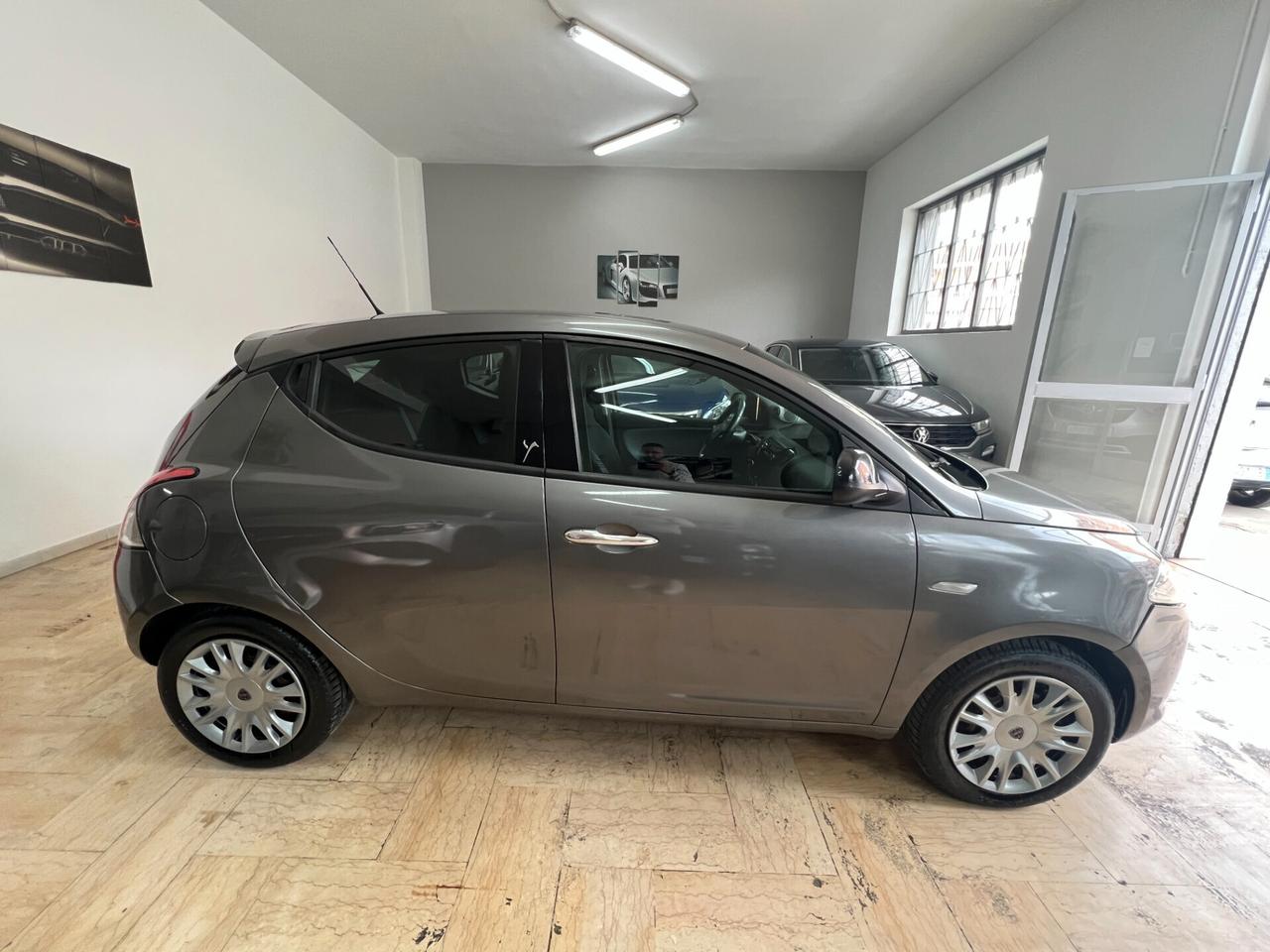 Lancia Ypsilon 1.2 69 CV 5 porte GPL Ecochic Platinum