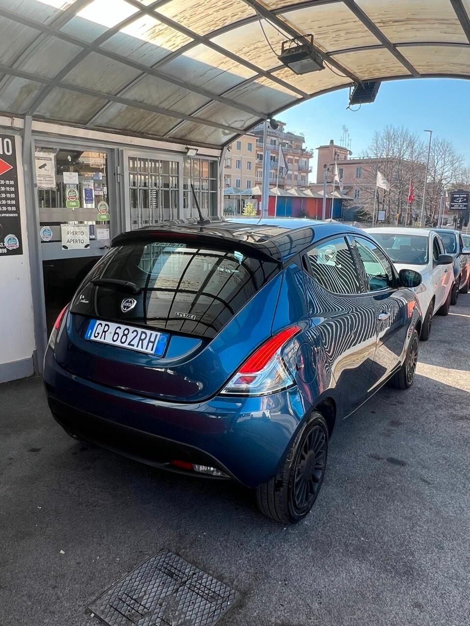 Lancia Ypsilon 1.0 FireFly 5 porte S&S Hybrid UnYca