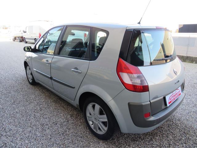 RENAULT Scenic 1.6 16V Confort Dynamique