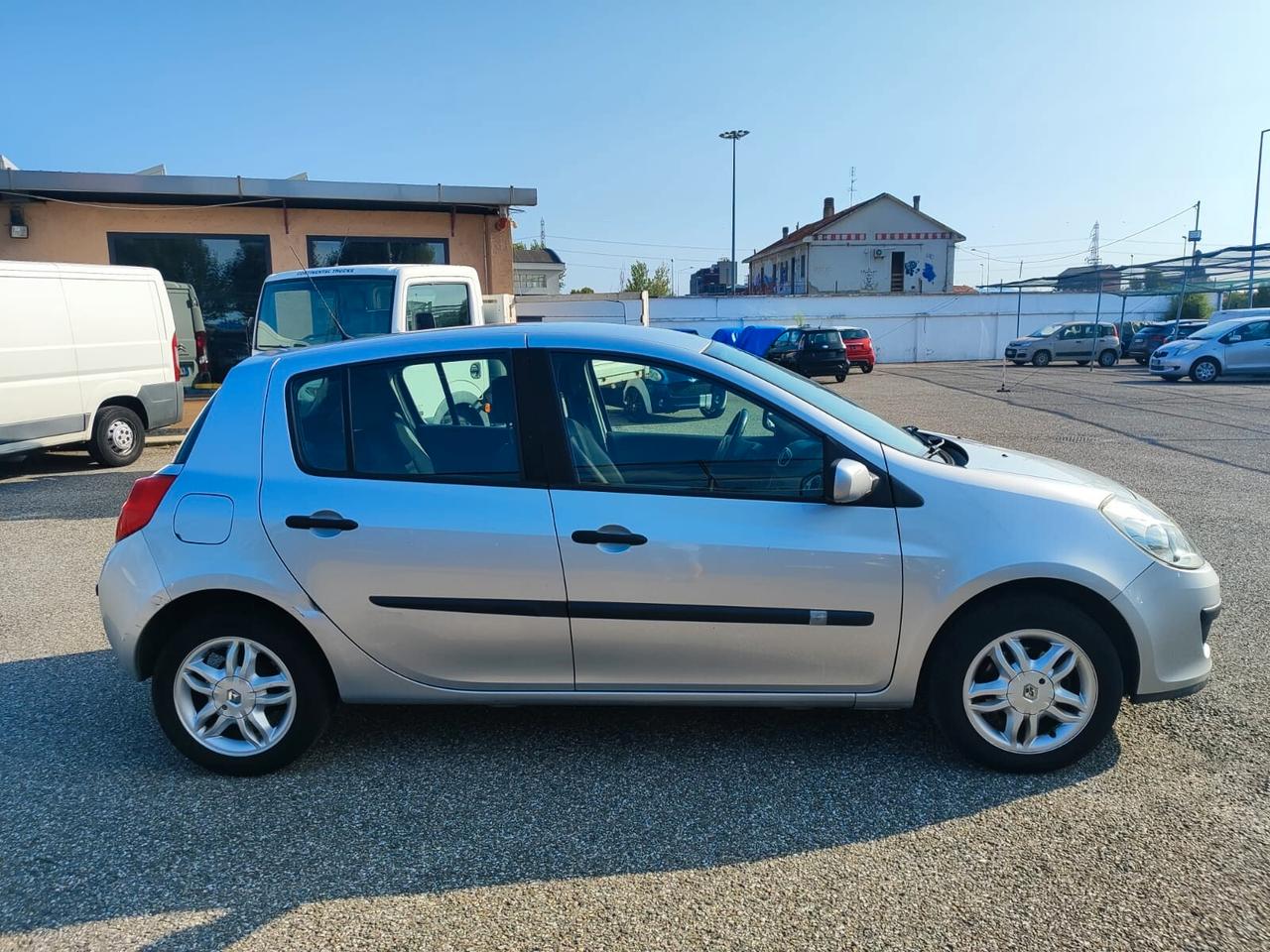 Renault Clio 1.2 16V 5 porte Dynamique