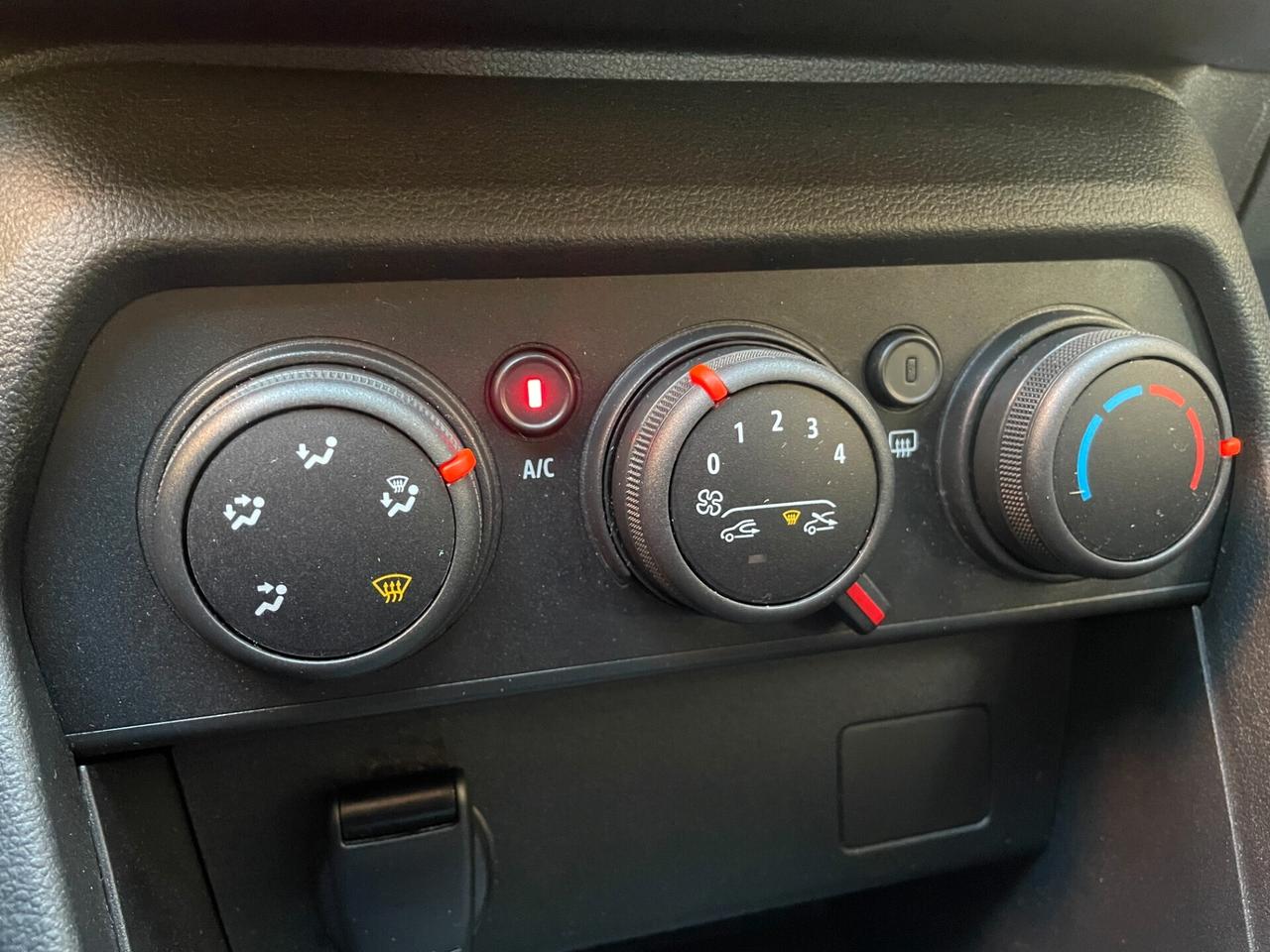 Dacia Sandero UNICO PROPRIETARIO - NEOPATENTATI