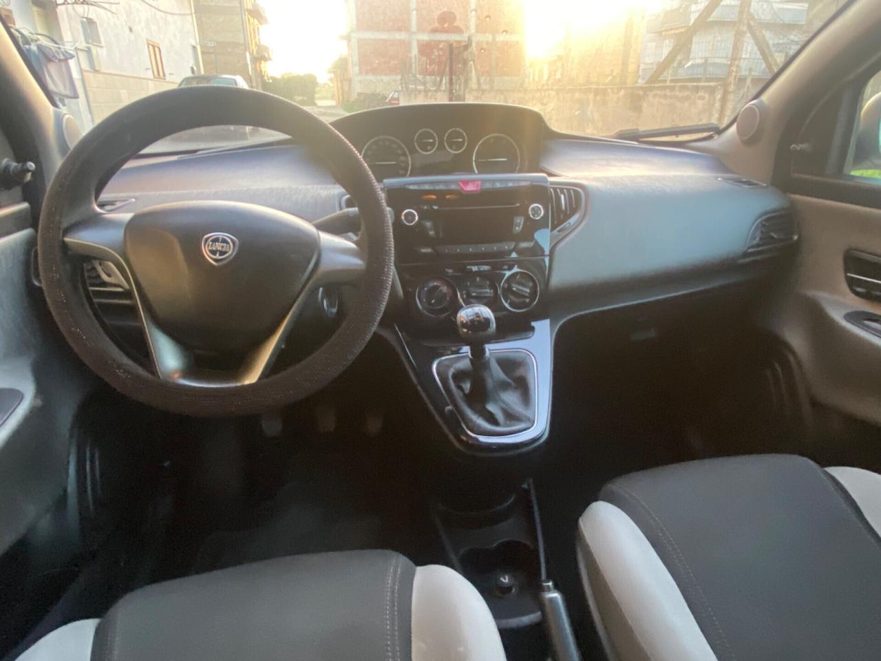 Lancia Ypsilon 1.3 MJT 16V 95 CV 5 porte S&S Silver