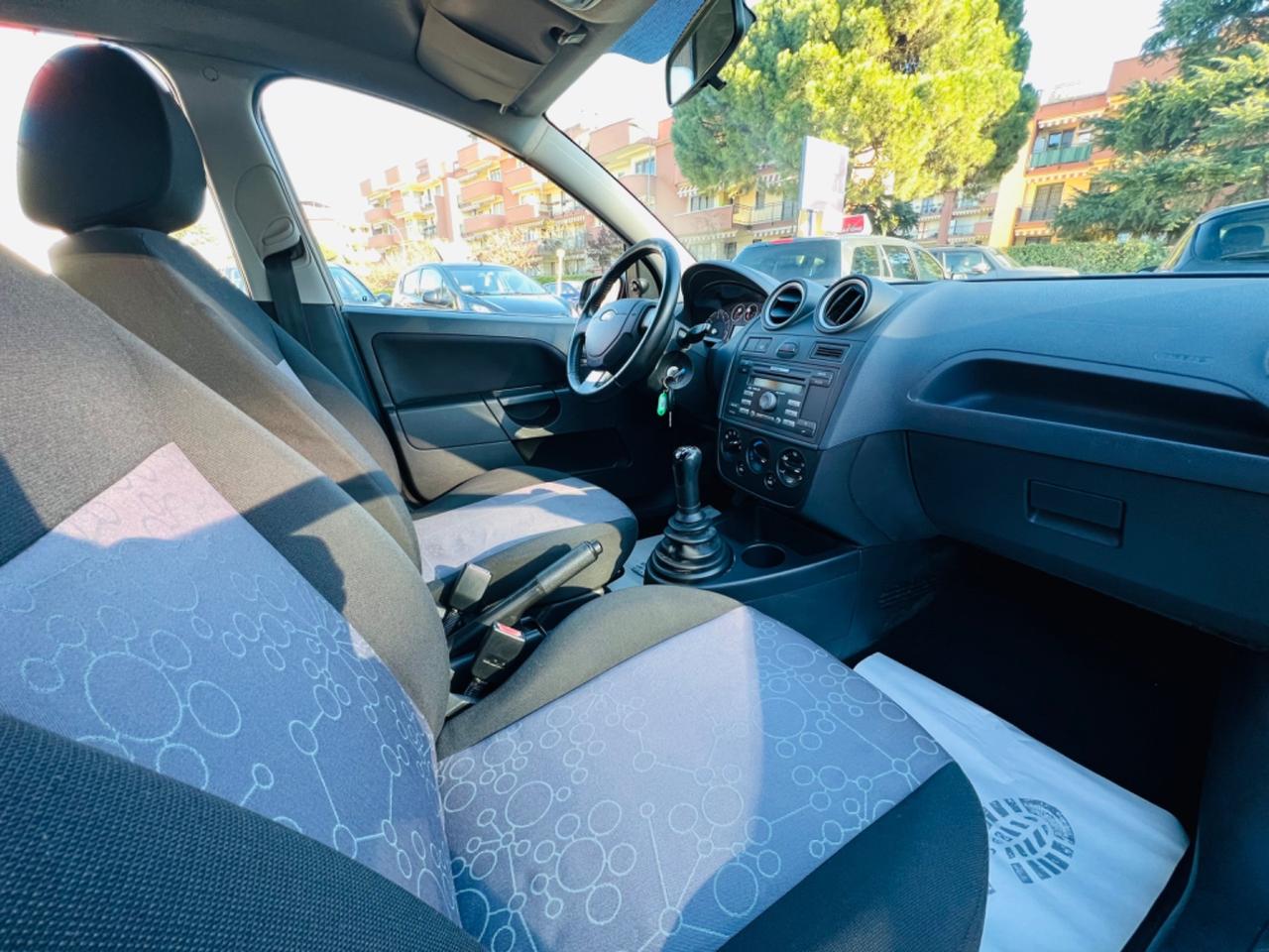 Ford Fiesta 1.2 16V 3p. Ghia