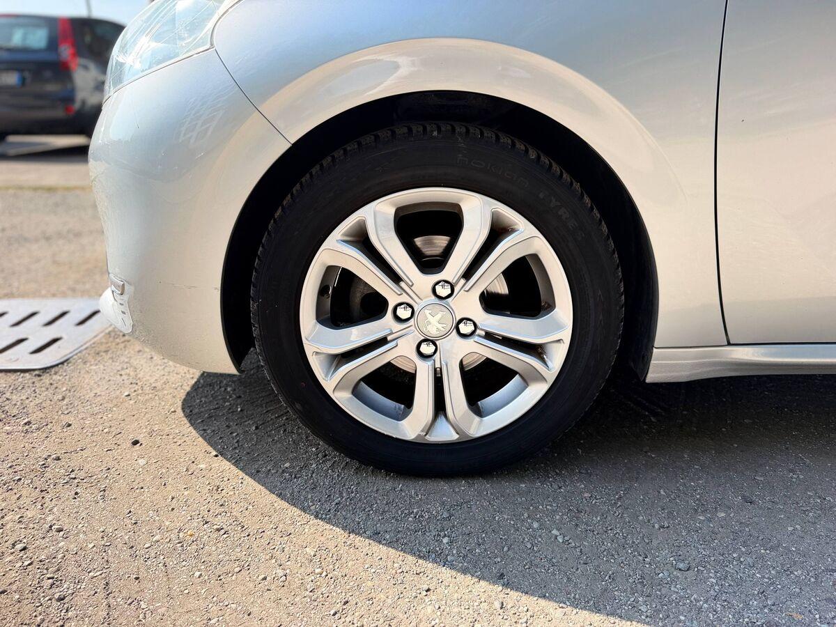 Peugeot 208 208 1.2 PT Allure s&s 5p etg5 E6