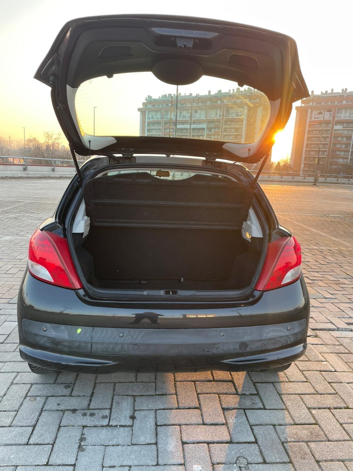 Peugeot 207 1.4 8V 75CV 5p. X Line 12 MESI GARANZIA