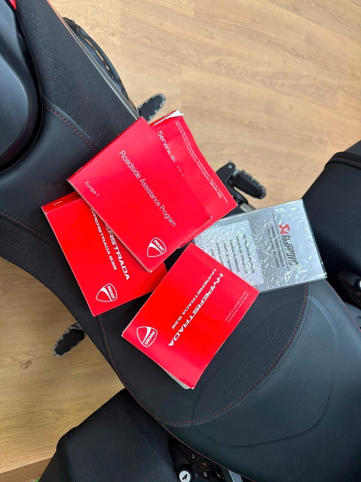 DUCATI HYPERSTRADA 939 / 34.000KM SCARICO AKRAPOVIC