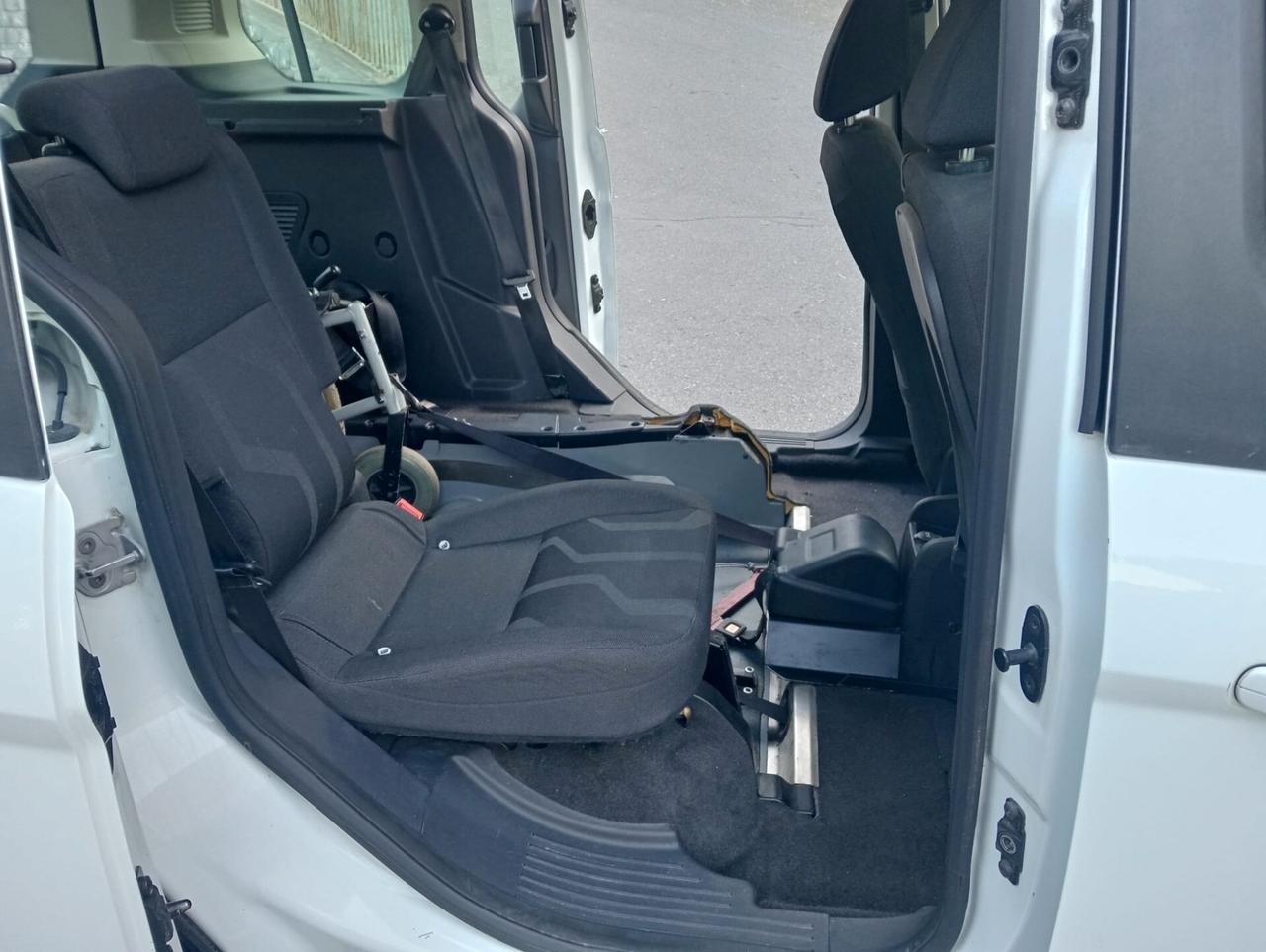 Ford Tourneo Connect Pianale ribassato con rampa disabili in carrozzina
