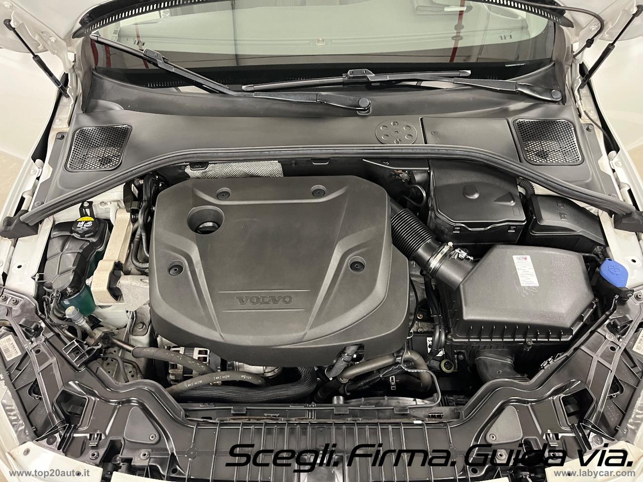 VOLVO V60 Cross Country D3 Geartronic Momentum