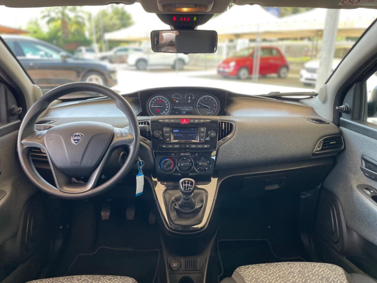 Lancia Ypsilon 1.0 FireFly 5 porte S&S Hybrid Ecochic Silver