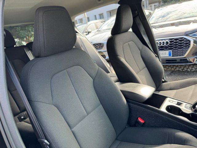 VOLVO XC40 T2 Geartronic Momentum Core