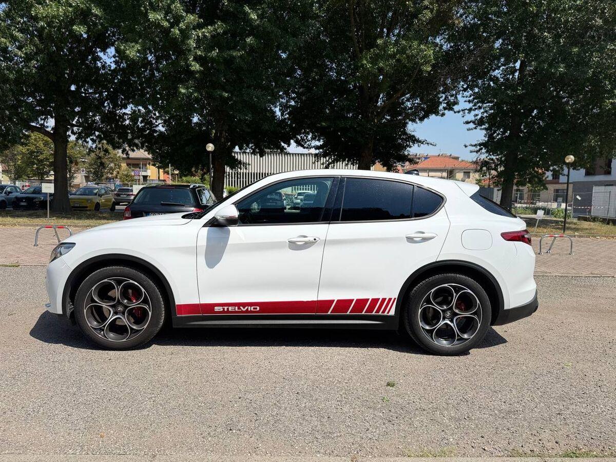 Alfa Romeo Stelvio 2.2 t Business rwd 160cv auto