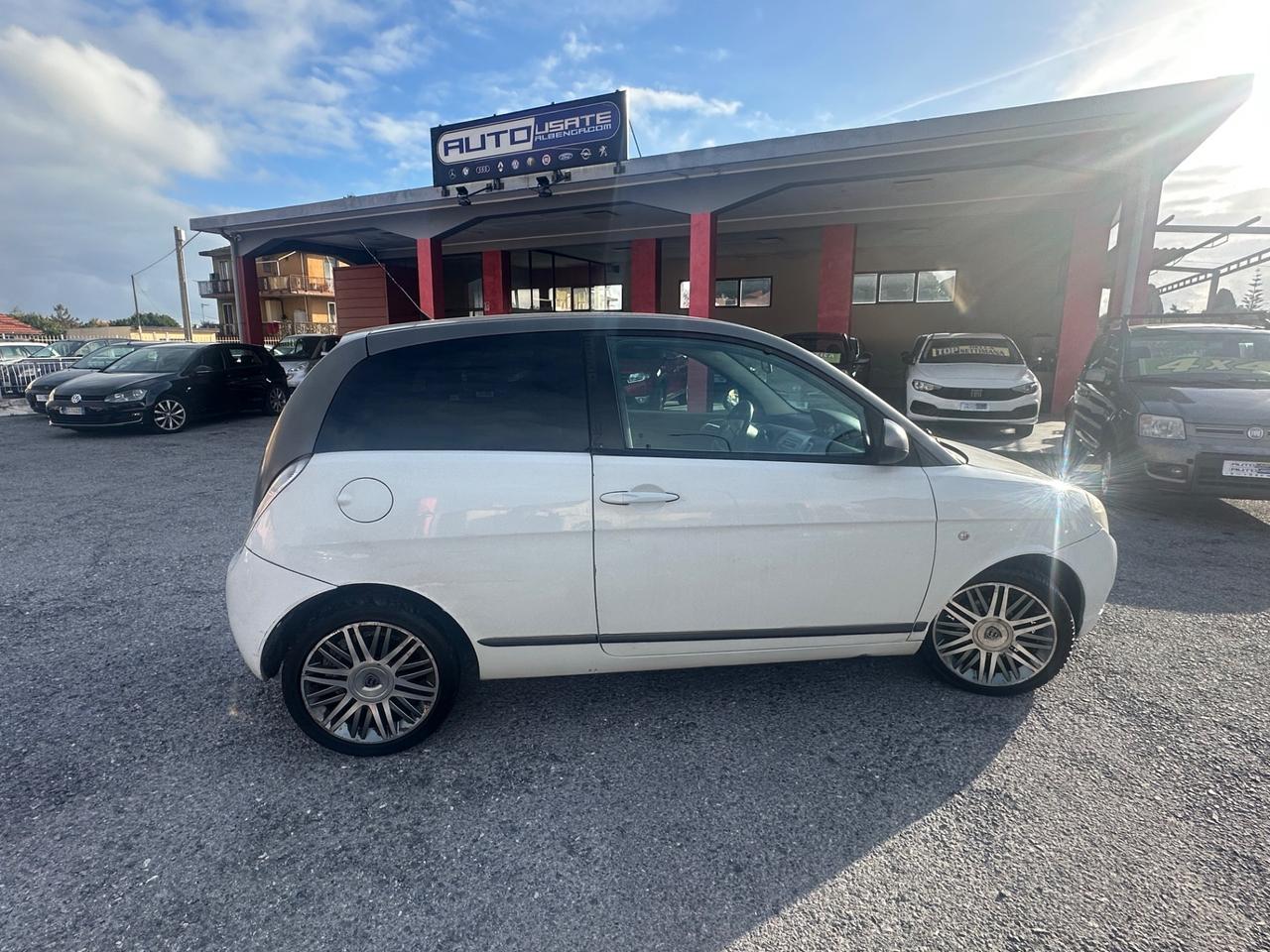 Lancia Ypsilon 1.4 16V Platino