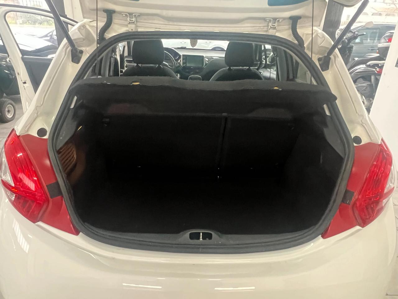 Peugeot 208 1.2 VTi 82 CV 5 porte Active 100000 KM