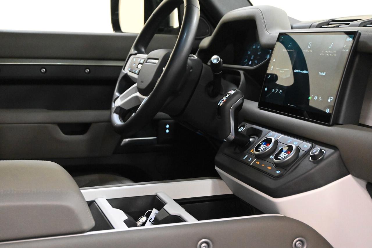 LAND ROVER Defender (2019) Defender 110 3.0D I6...