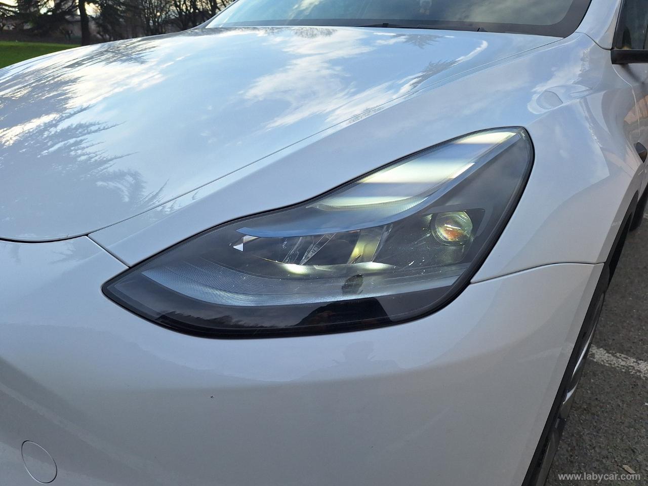 TESLA Model Y STANDARD RANGE RWD TETTO