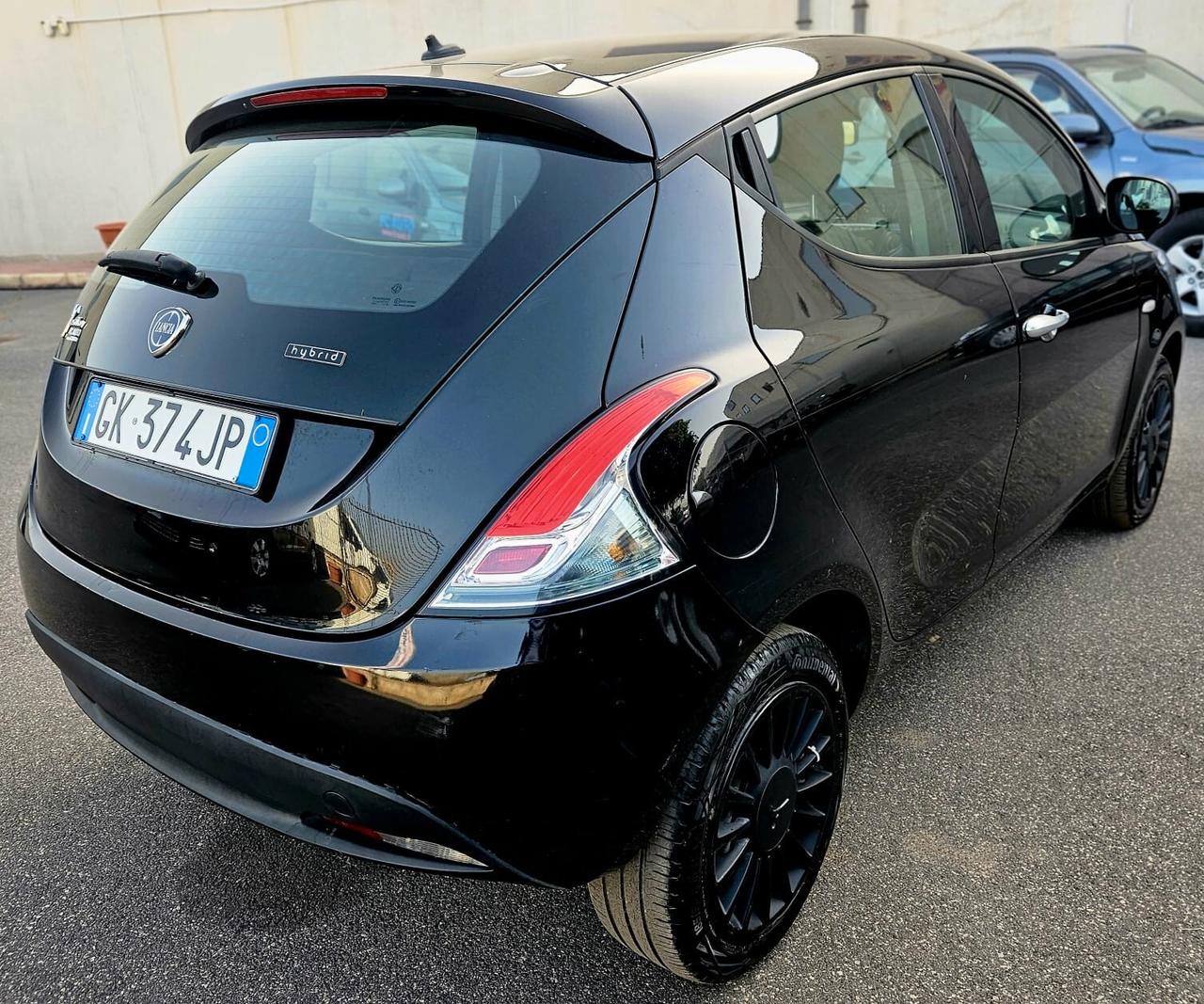 Lancia Ypsilon 1.0 FireFly 5 porte S&S Hybrid Alberta Ferretti