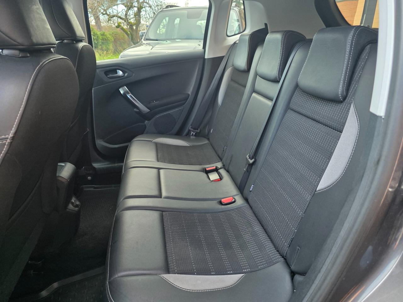 Peugeot 2008 1.6 BlueHDi 100 Allure