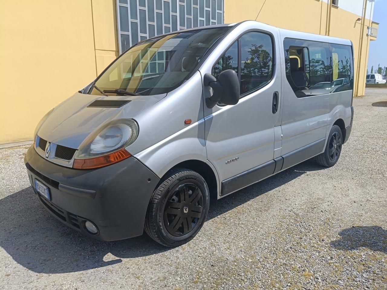 Renault TRAFIC 9 posti