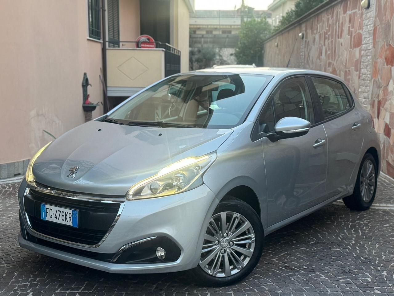 Peugeot 208 PureTech 82 5p. GPL Allure