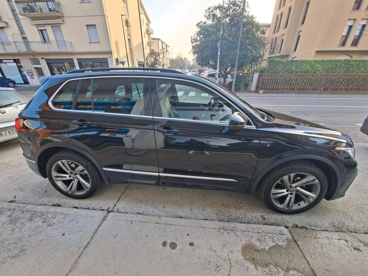 Volkswagen Tiguan 2.0 tdi R-Line 150cv dsg