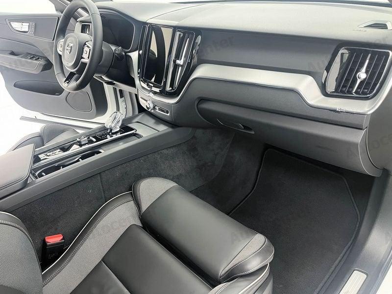 Volvo XC60 XC60 B4 (d) FWD GEARTRONIC PLUS DARK