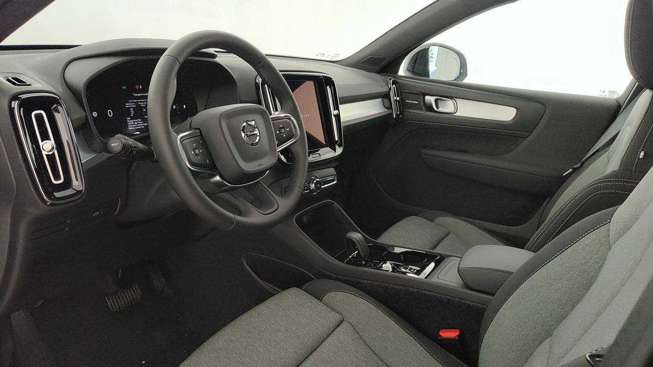 VOLVO XC40 2.0 b3 Plus Dark auto