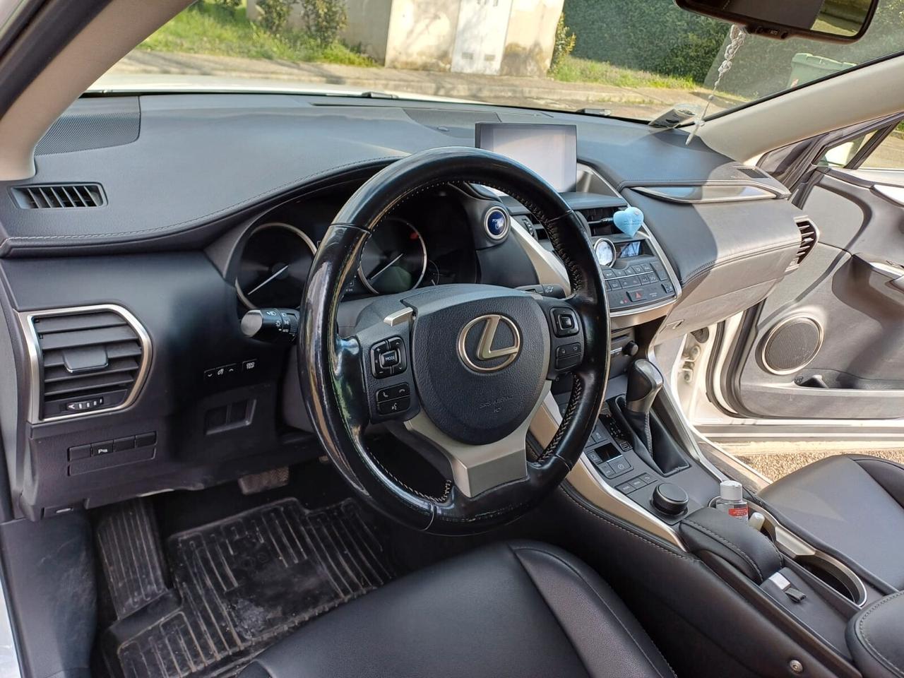 Lexus NX 300h Hybrid 4WD Luxury