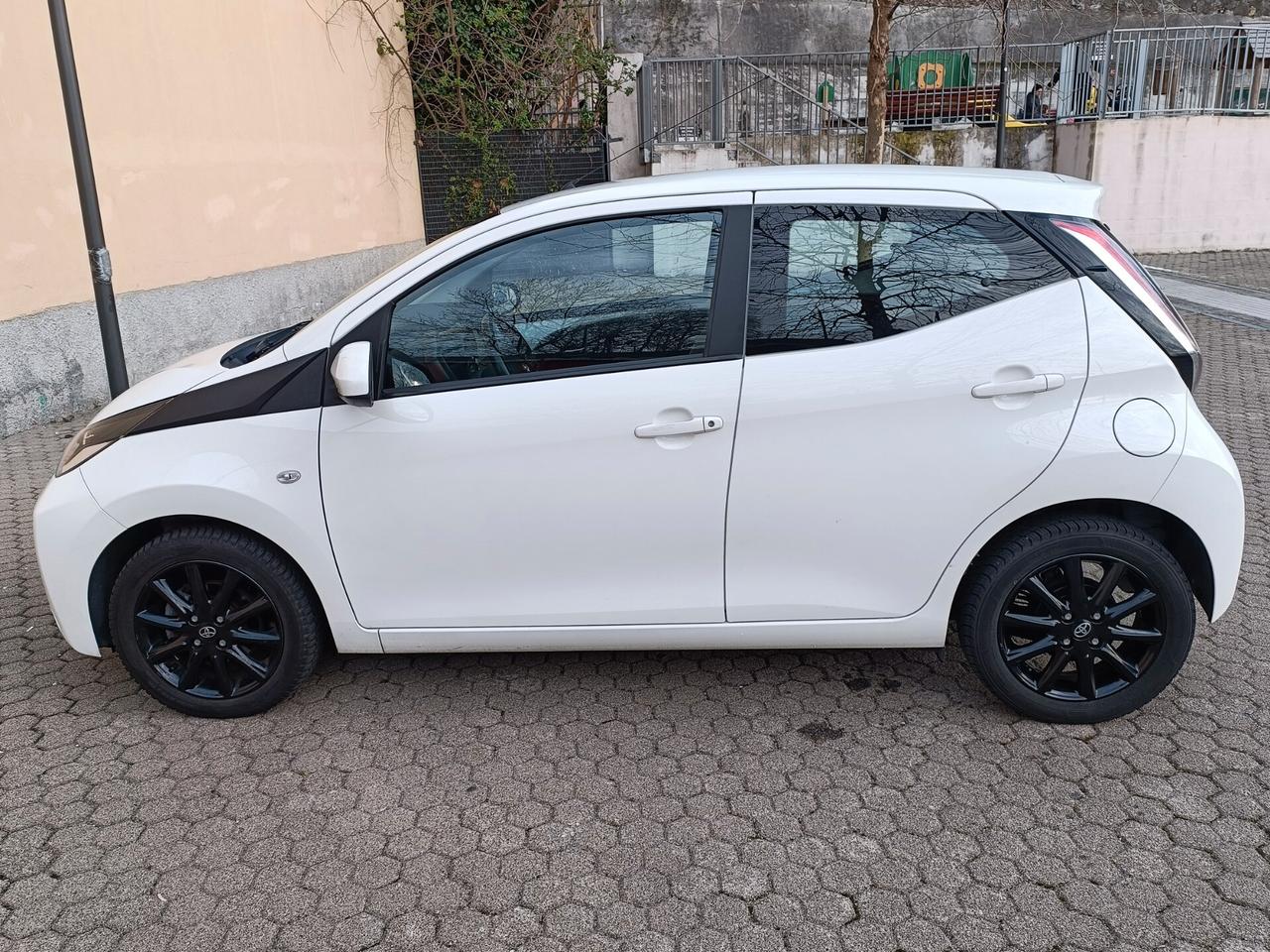 Toyota Aygo 1.0 VVT-i 69 CV 5 porte x-business