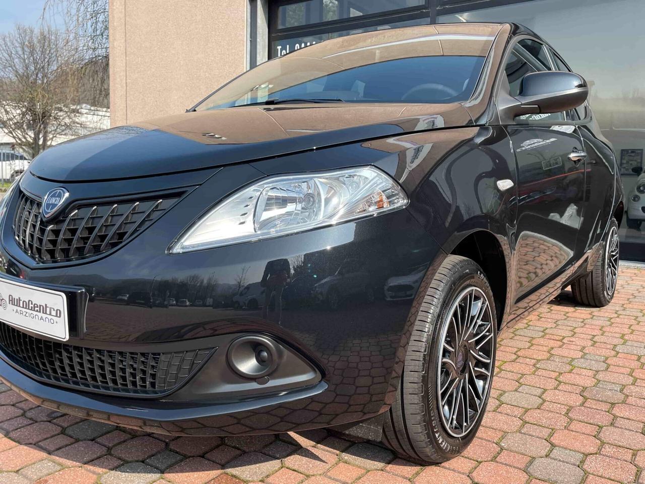 Lancia Ypsilon 1.0 FireFly 5 porte S&S Hybrid Oro