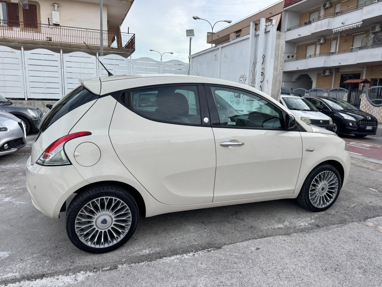 Lancia Ypsilon 1.2 GPL 69CV Ecochic Platinum 2017